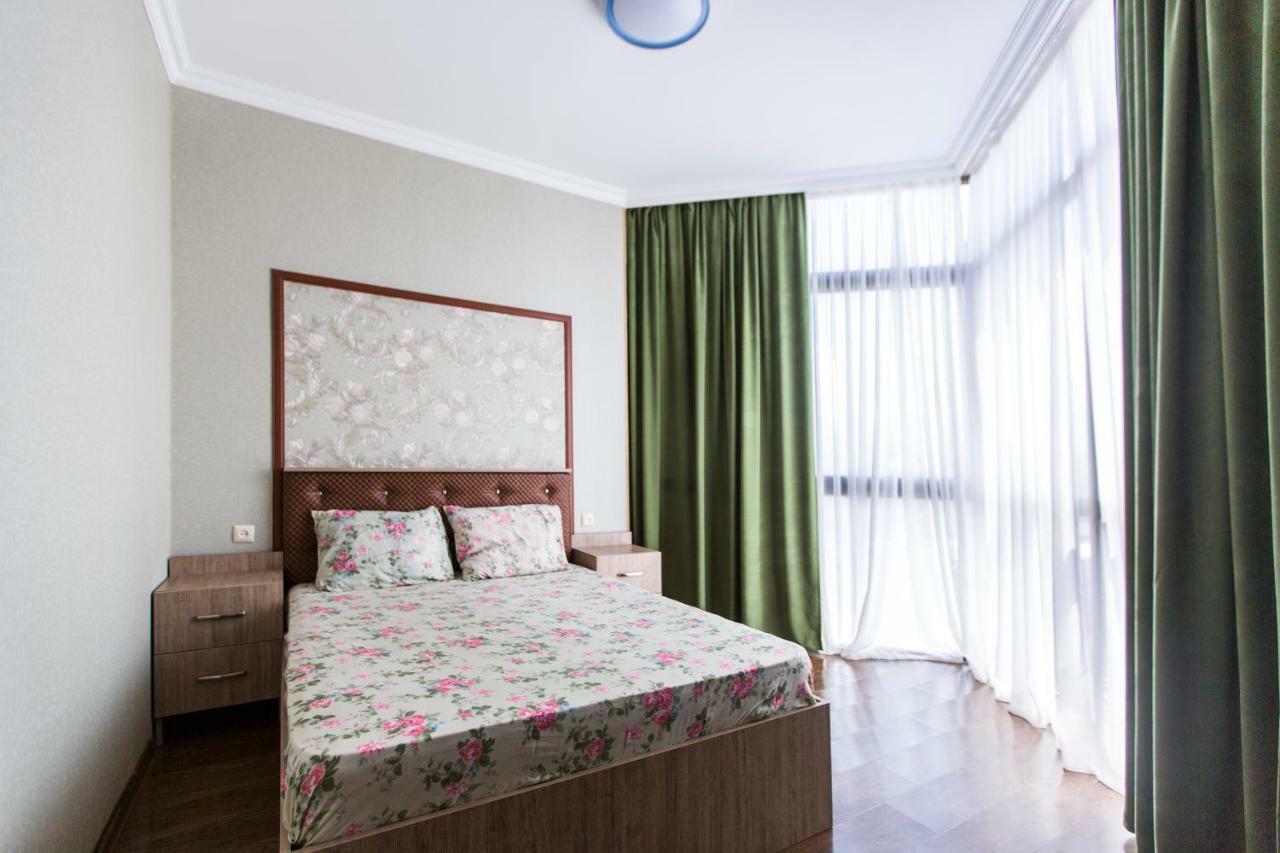Apartament On Rustaveli Batumi Luaran gambar